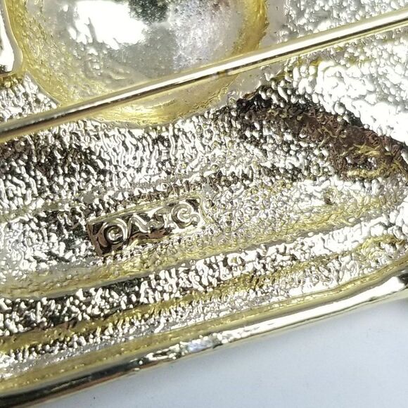 Vintage OAJC Signed Best Teacher Brooch, Gold Tone Books Apple Chalkboard Pin - Picture 4 of 6